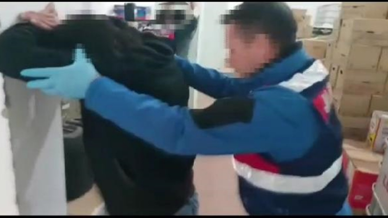 Jandarmadan sahte motor yağı operasyonu: 70 bin litre ele geçirildi