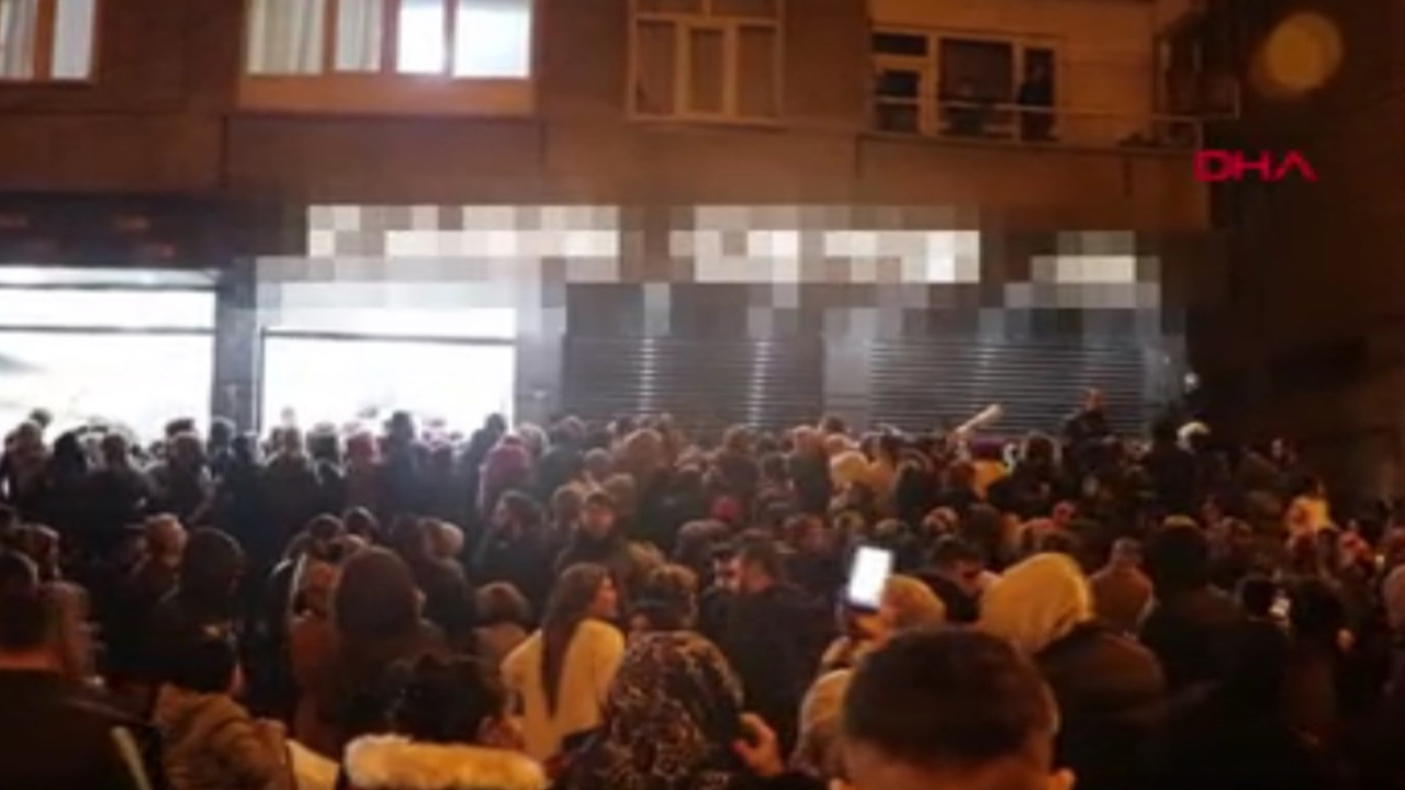 Diyarbakır'da ucuz çeyiz izdihamı! Polis, kalabalığı dağıtmak için ilginç bir yöntem kullandı