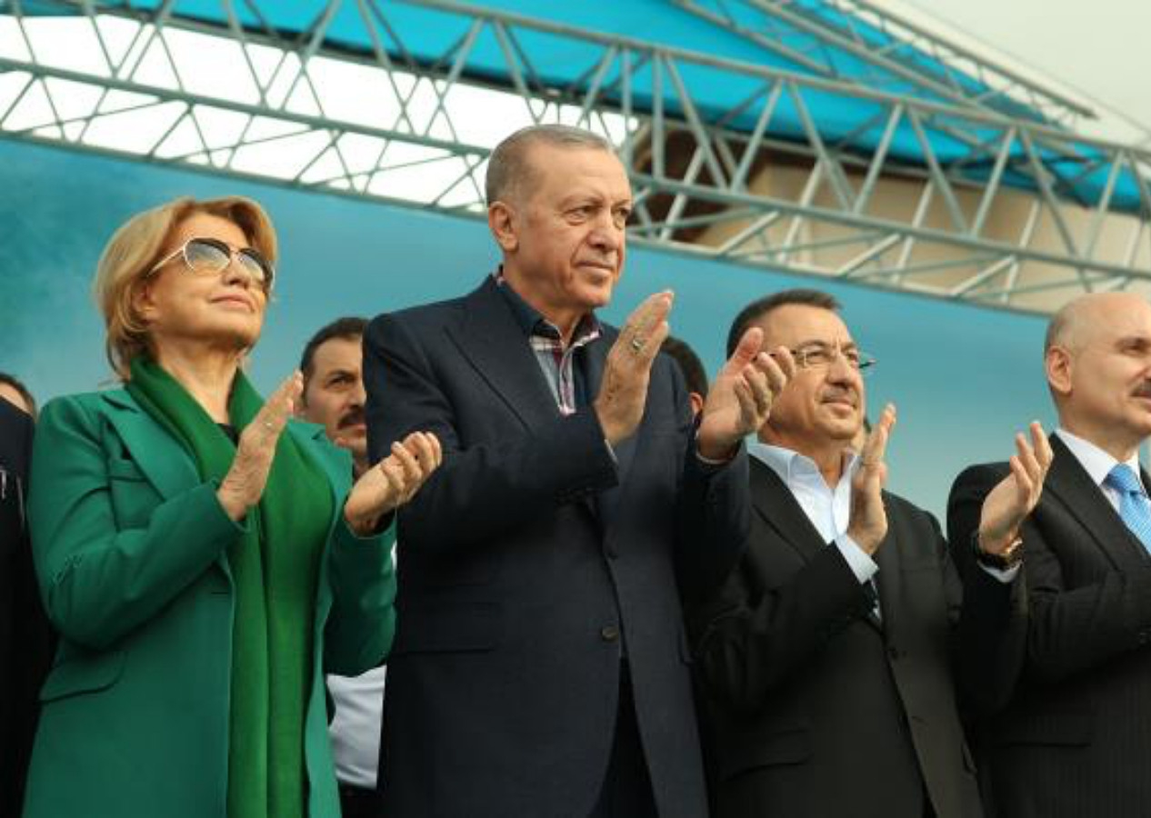 Açılış törenine Cumhurbaşkanı Erdoğan'ın yanındaki isim damga vurdu! Kurdeleyi Tansu Çiller ile birlikte kesti...