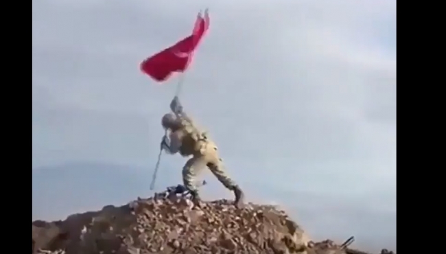 Komandolar, Darmık Dağı'na Türk Bayrağını dikti!