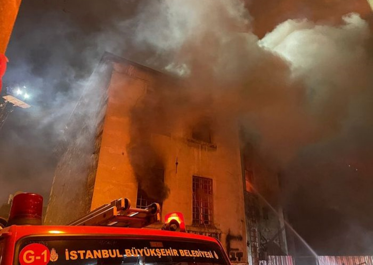 Karaköy'deki Surp Pırgiç Ermeni Katolik Kilisesi'nde çıkan yangın söndürüldü: 2 ölü, 2 yaralı