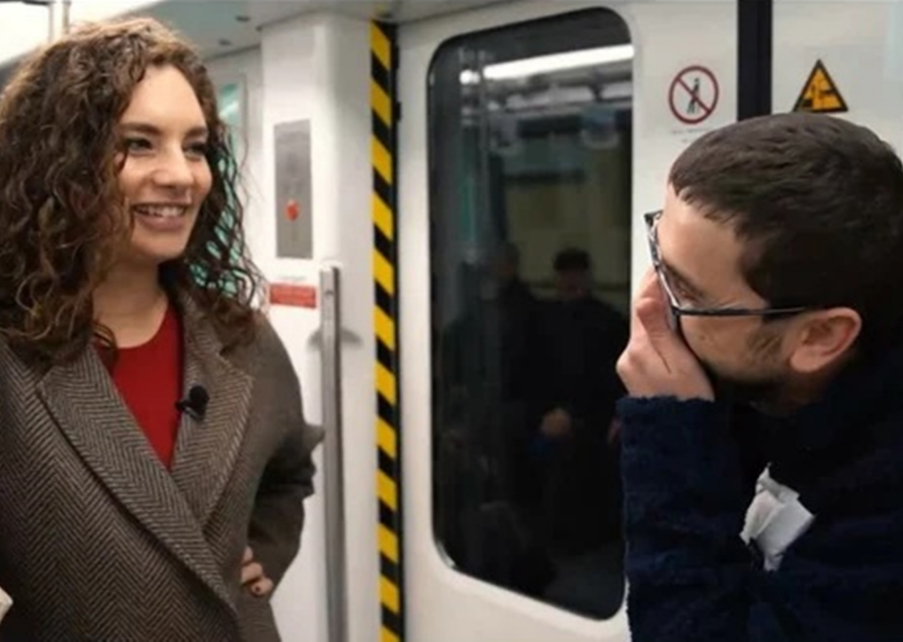 Ünlü youtuber Adem Metan, iktidarın her şeyine muhalif gazeteci Nevşin Mengü'ye yeni metroyu beğendirdi