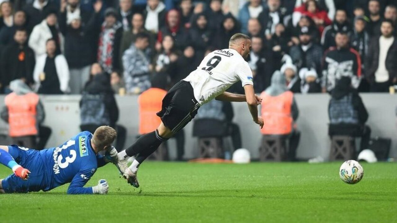 Beşiktaş - Alanyaspor maçında penaltı kararı!