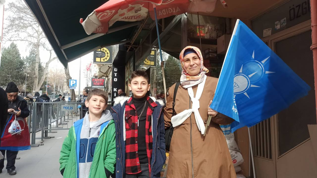 Bilecik'te Cumhurbaşkanı Erdoğan'ı bekleyen minik çocuğun heyecanı
