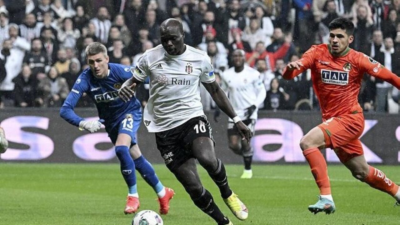 Beşiktaş - Alanyaspor maçında gol VAR'A takıldı!
