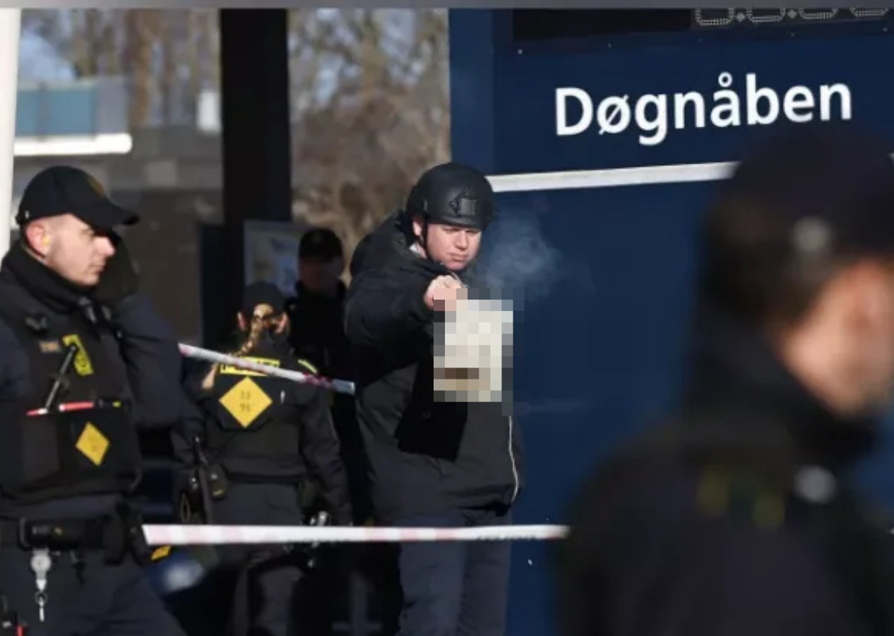 İsveç'ten sonra bu kez de Danimarka'da! Provokatör Paludan bir kez daha Kur'an yaktı!