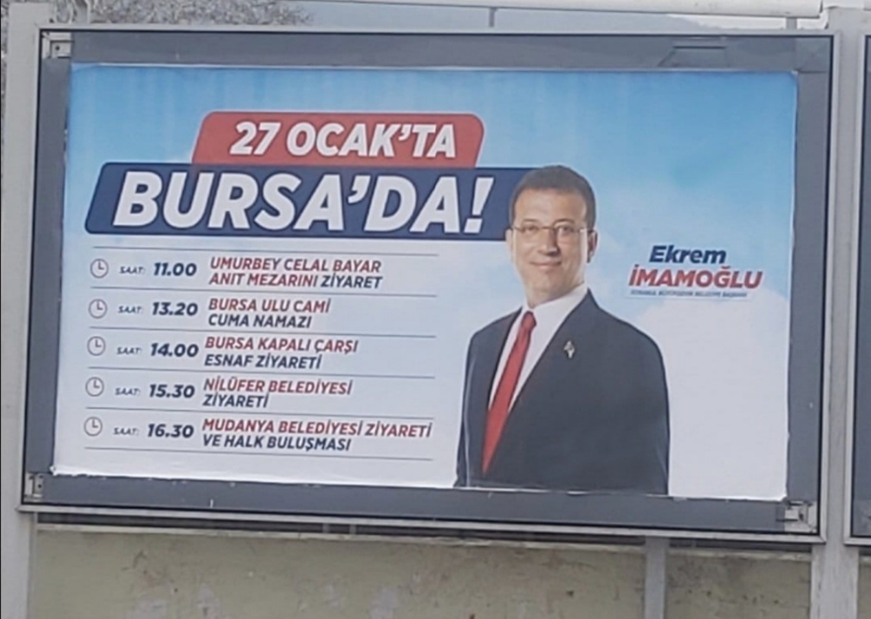 İmamoğlu'ndan tepki çeken afiş! Kılacağı namazı reklam panosuna astırdı...