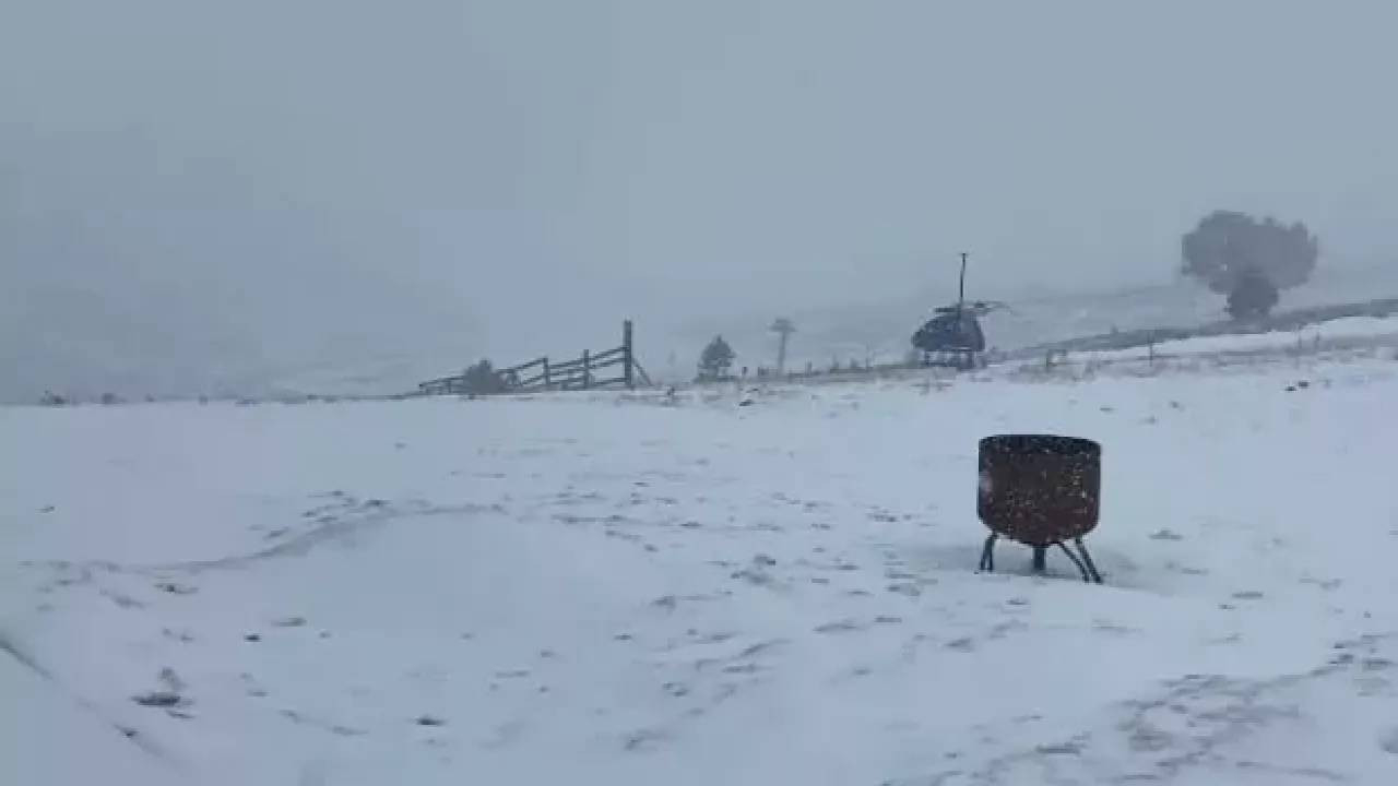 Uludağ’da lapa lapa kar yağışı! Kar kalınlığı  30 santimetreye ulaştı