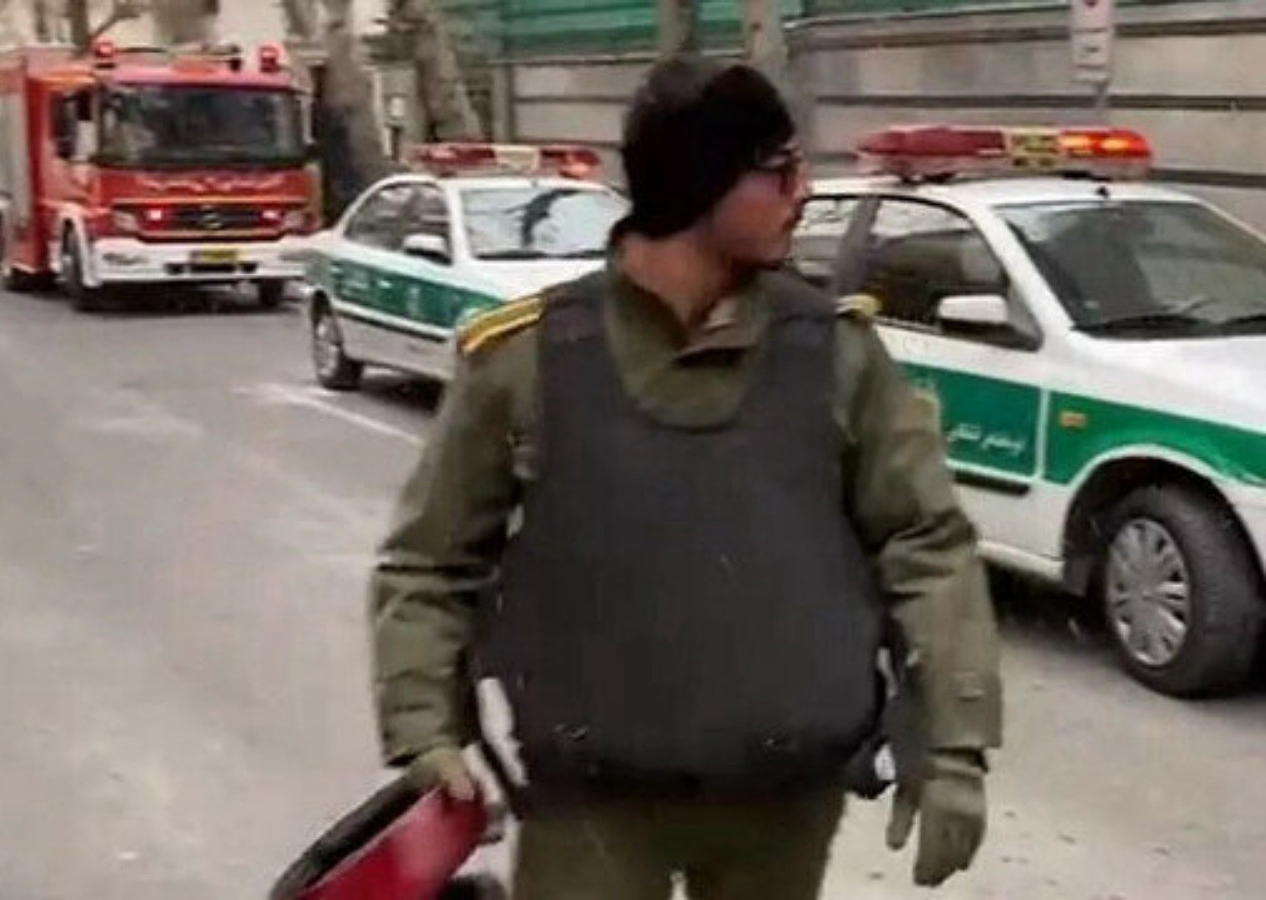 İran'da Azerbaycan Büyükelçiliği'ne silahlı saldırı! Ölü ve yaralılar var! Saldırgan yakalandı...