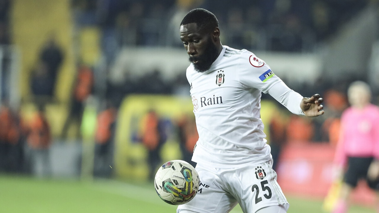 Beşiktaş'ta Arthur Masuaku için opsiyon pazarlığı