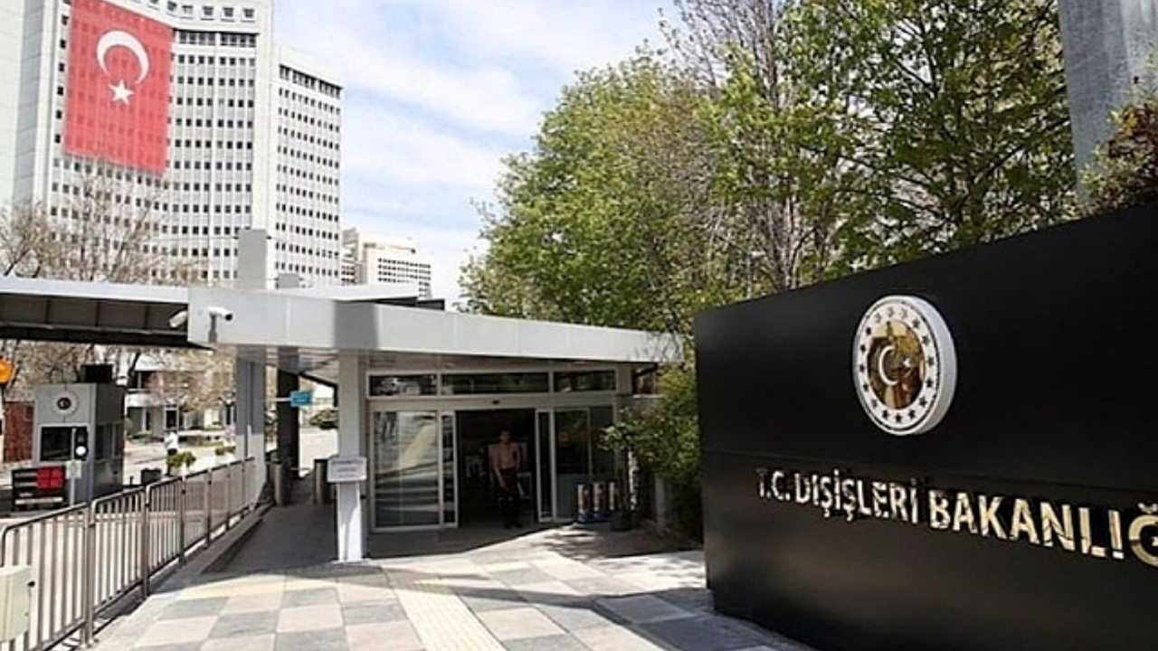 Dışişleri Bakanlığı'ndan Danimarka'daki Kur'an yakma eylemine sert tepki! "İzin verilmesini lanetliyoruz"