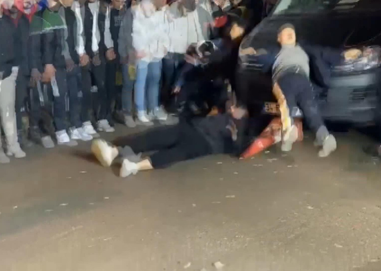 El freni çekilmeyen minibüs halay çekenlerin arasına daldı! Ölü ve yaralılar var... O anlar kamerada!