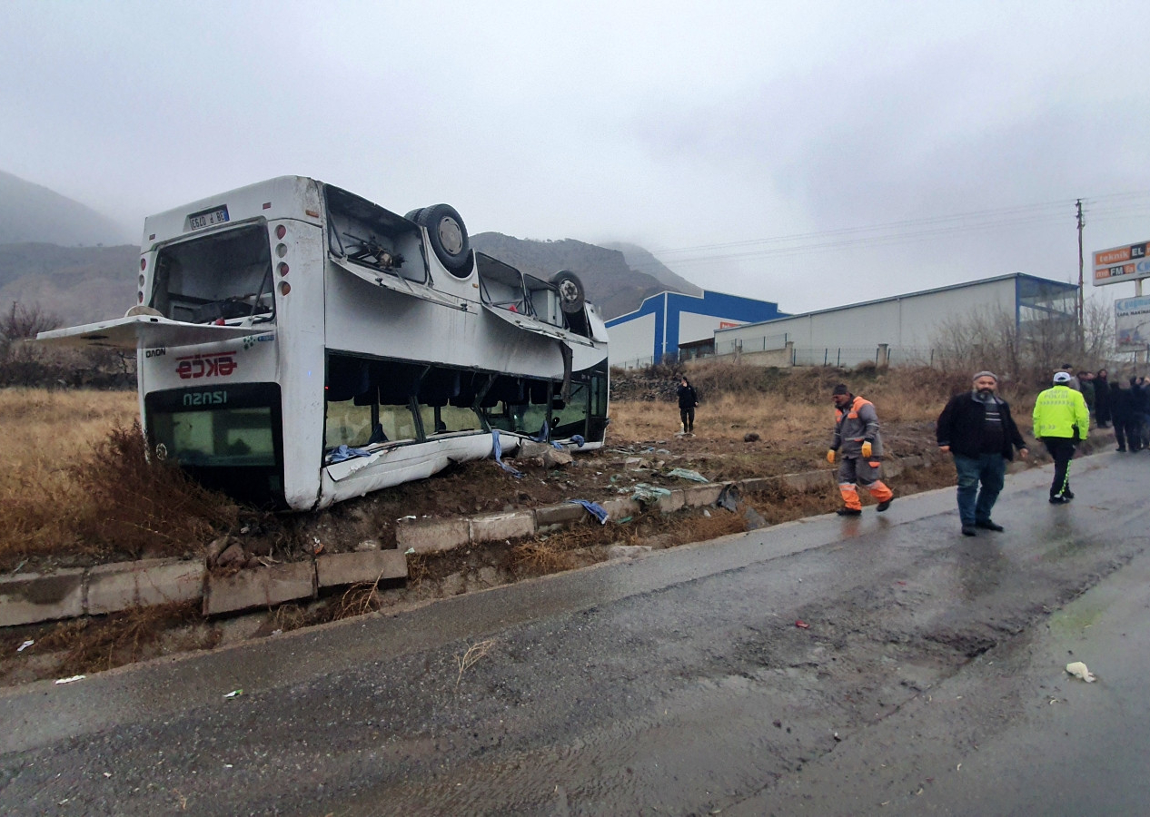 Kayseri'de işçi servisi takla attı! Çok sayıda yaralı var...