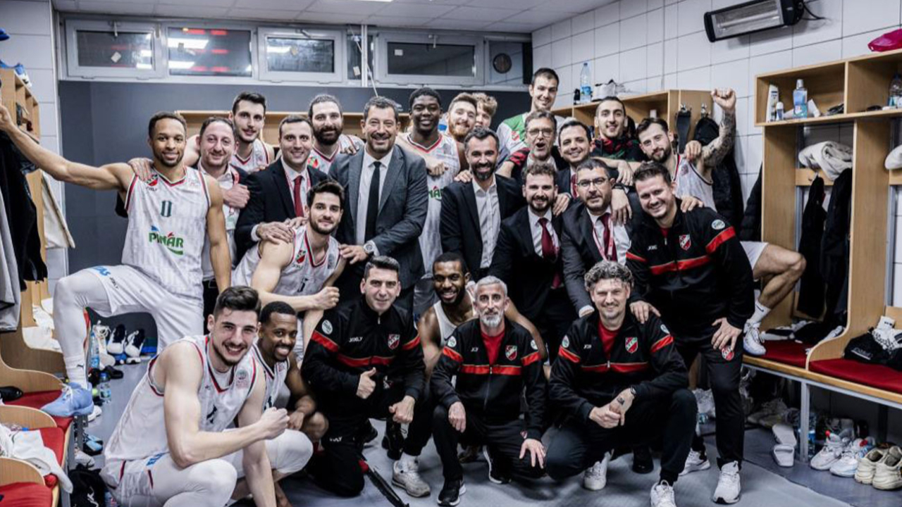 Pınar Karşıyaka zirveye oynuyor