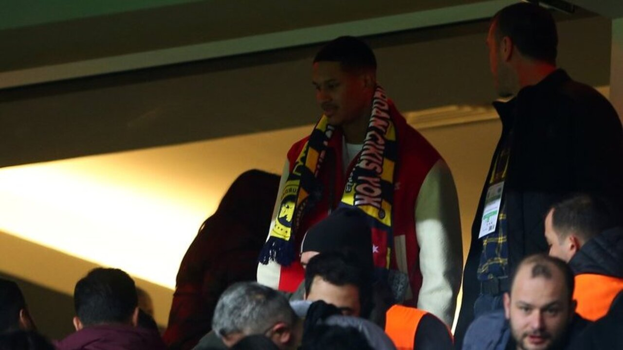 Fenerbahçe'nin yeni yıldızı Jayden Oosterwolde, Kasımpaşa maçını tribünden izledi!