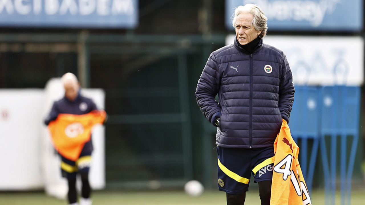 Jorge Jesus istediği sol beke kavuşuyor