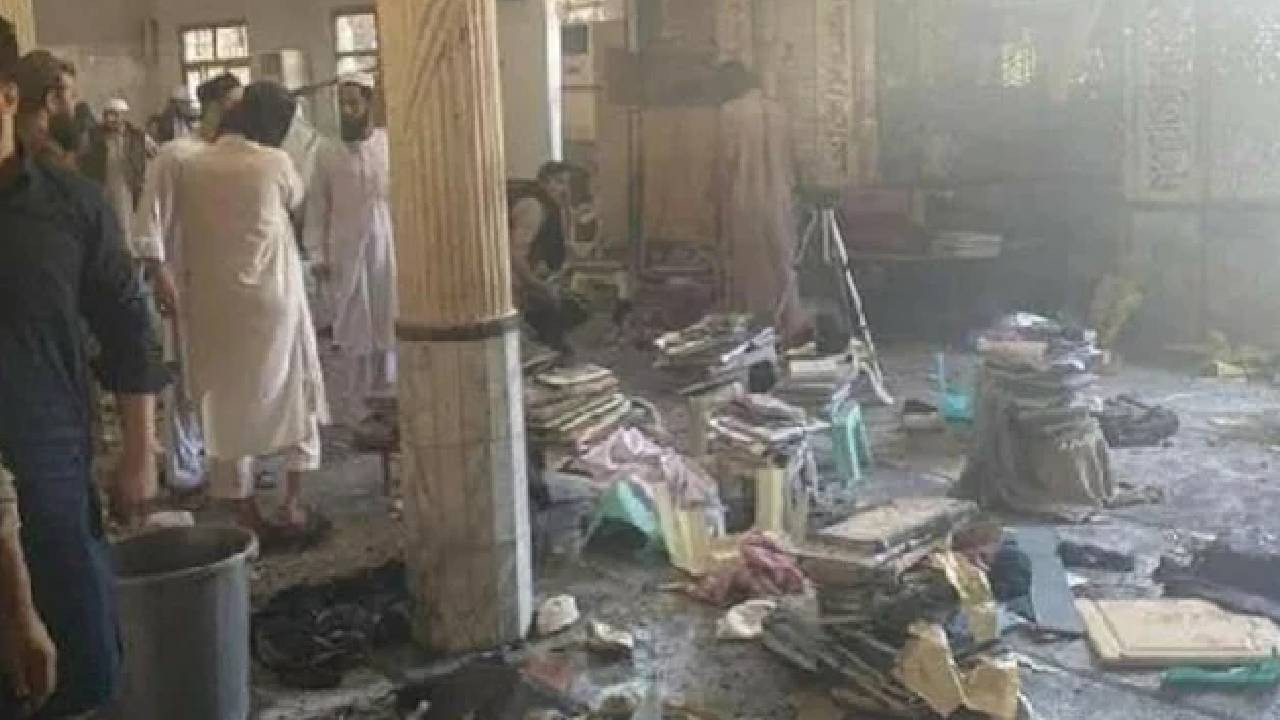 Pakistan'da camiye bombalı saldırı