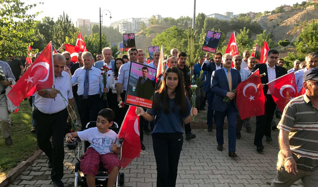 Necmettin Yılmaz öğretmen için yürüdüler...
