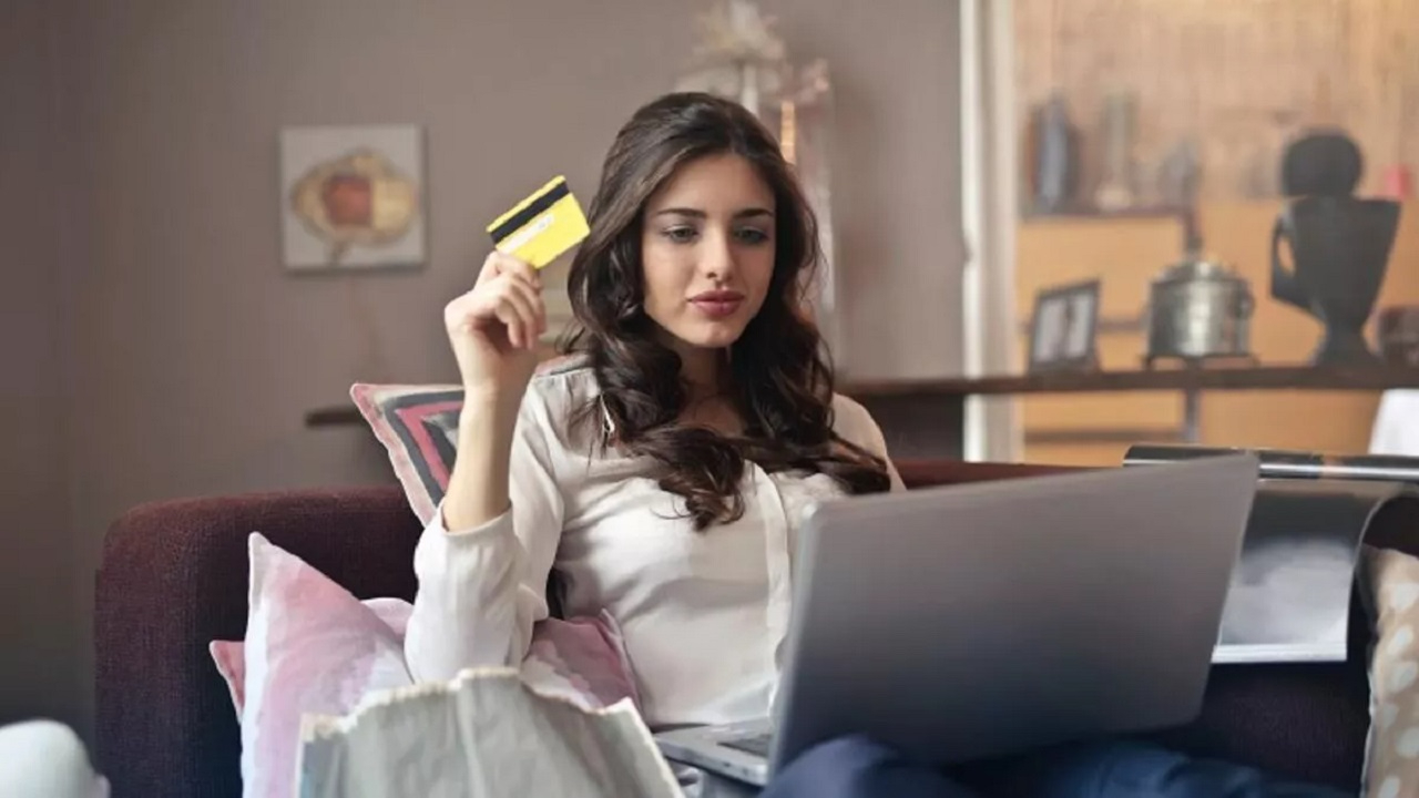 İnternetten alışveriş yapanlar dikkat: O ücreti artık tüketici ödeyecek