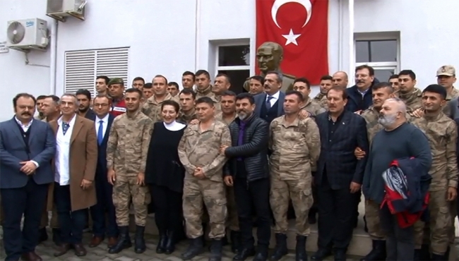 Sanatçılar Mehmetçik’e destek için sınırda!