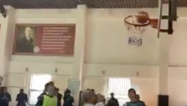 Spor Bakanı Osman Aşkın Bak, basketbolda döktürdü!