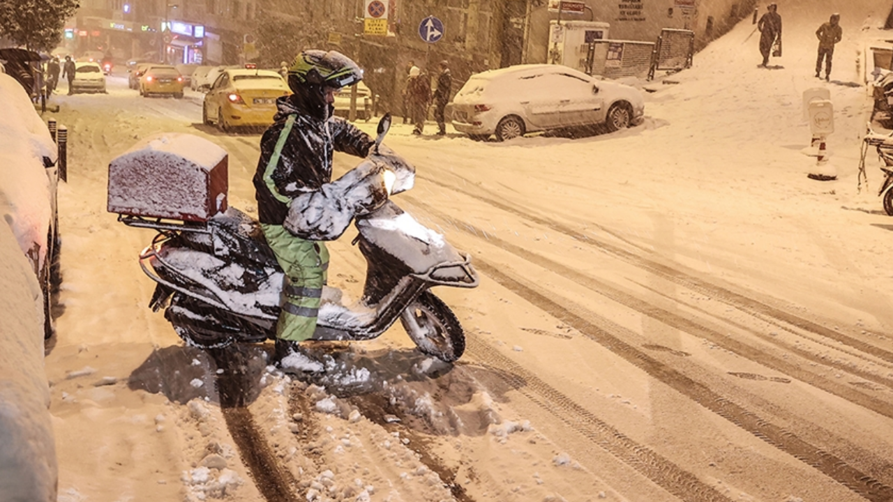 Vali Yerlikaya Duyurdu: Motosiklet, elektrikli scooter ve motokuryelerin trafiğe çıkışı yasak!