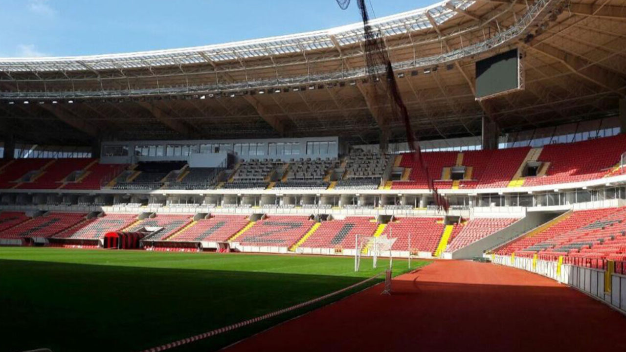 Eskişehirspor'dan 48 saatte 12 transfer