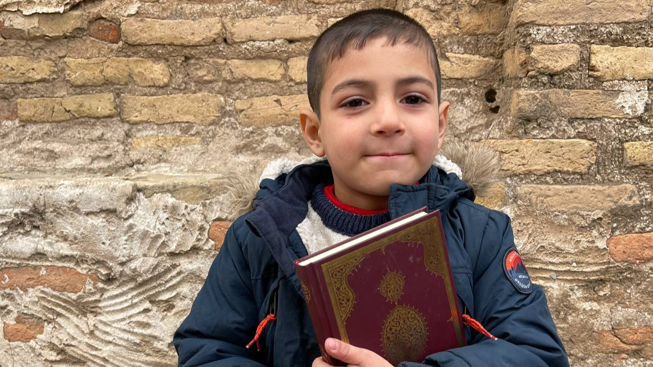 Kerkük’te İslam düşmanlığına tepki olarak Kur’an-ı Kerim dağıtıldı