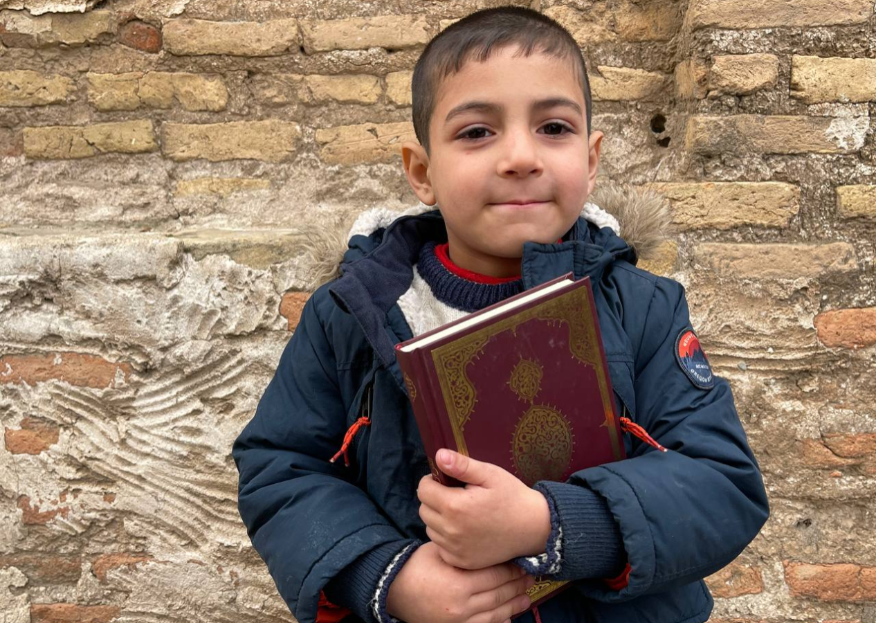 Kerkük’te İslam düşmanlığına tepki olarak Kur’an-ı Kerim dağıtıldı