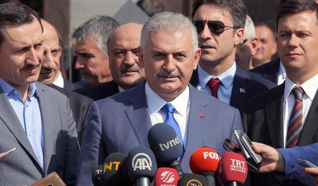Başbakan Yıldırım'dan flaş açıklamalar! "Konuşarak çözebiliriz daha fazla germeye gerek yok"