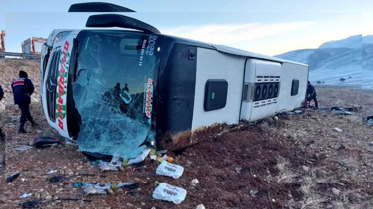 Afyonkarahisar'da yolcu otobüsü kaza yaptı! Çok sayıda ölü ve yaralı var!