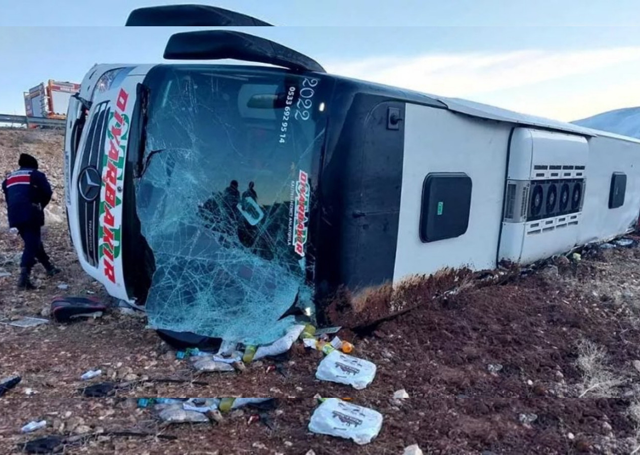 Afyonkarahisar'da yolcu otobüsü kaza yaptı! Çok sayıda ölü ve yaralı var!