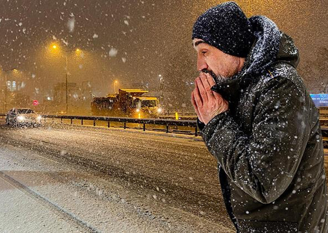 İstanbul'a beklenen kar bugün geliyor! Vatandaşlara peş peşe uyarı: Dışarı çıkmayın!