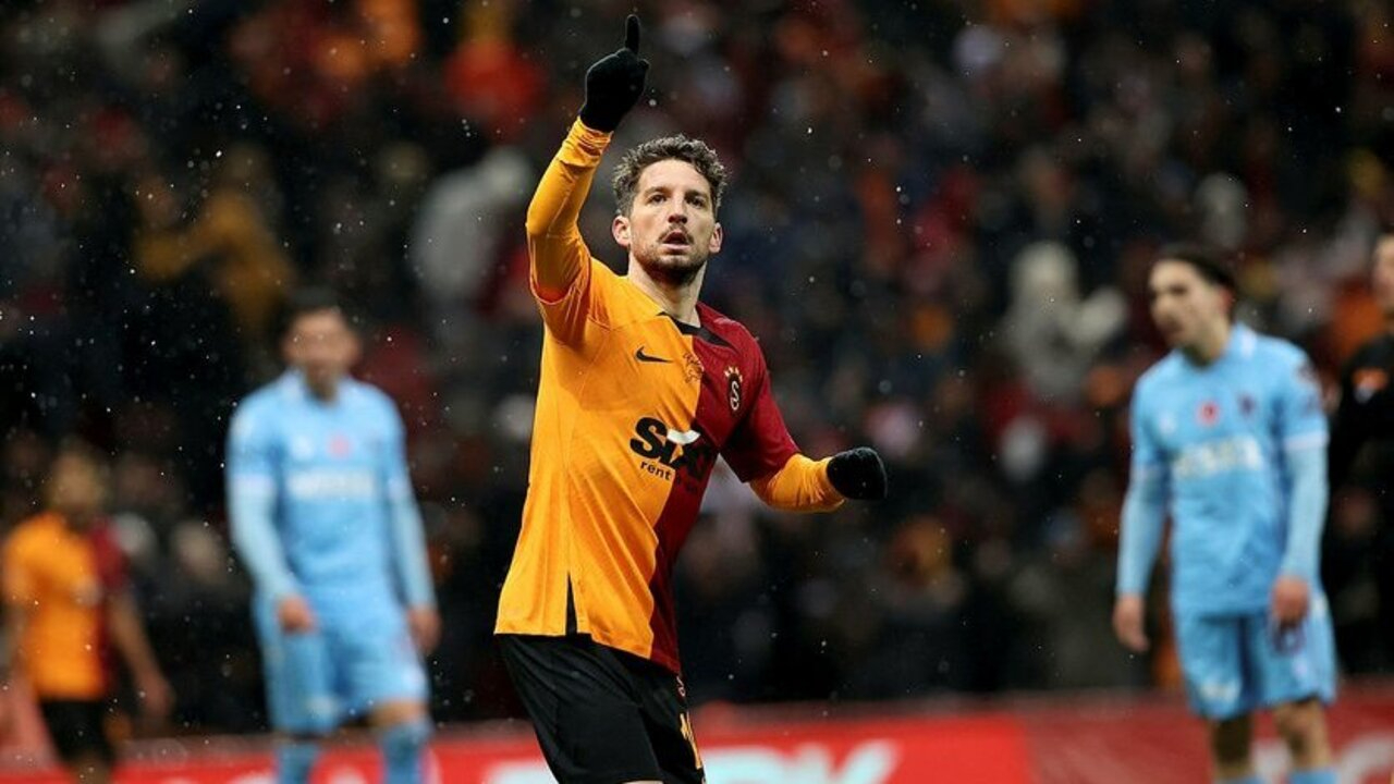 Galatasaray'da Dries Mertens Trabzonspor galibiyetini değerlendirdi: Sakin kaldık ve ikinci yarı maçı kazandık...