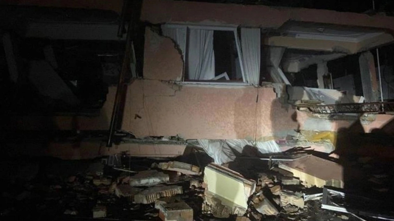 Hatay'da hastaneler ve polisevi yıkıldı!