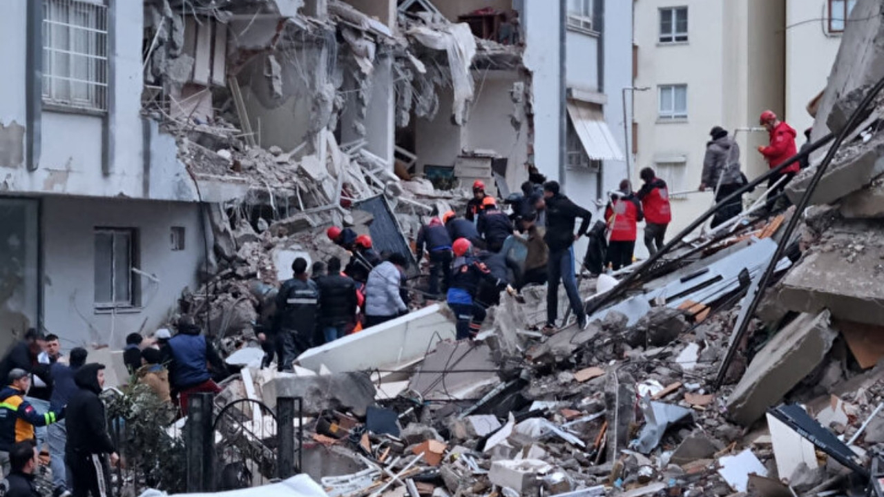 10 ilde yıkıma yol açtı! Kahramanmaraş'taki 7,4'lük depremin boyutu gün ağarınca ortaya çıktı!