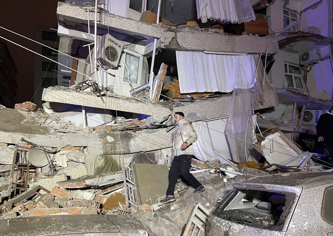 Kahramanmaraş Pazarcık 7.4 şiddetindeki deprem anı kamerada!