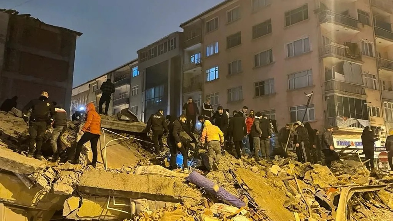 Kahramanmaraş'taki depremin ardından yükselen sesler! ''Enkaz altındayız..''