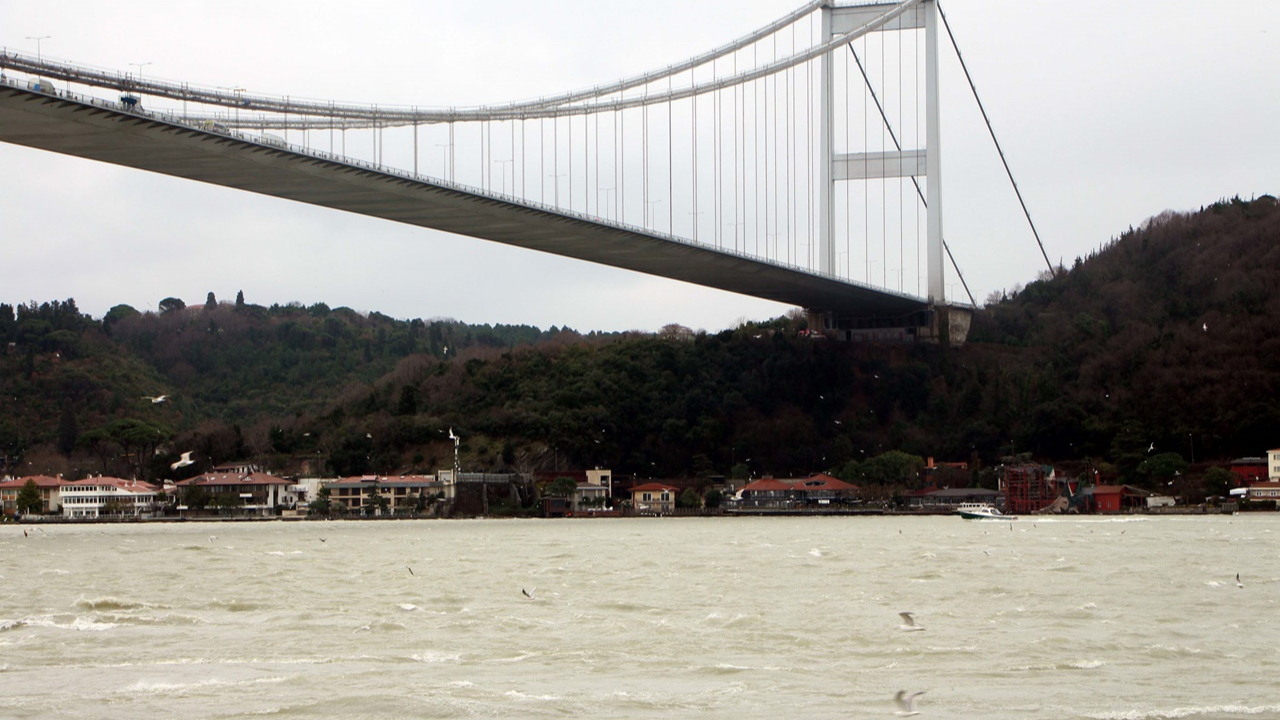 İstanbul Boğazı'nın masmavi görüntüsünden eser kalmadı