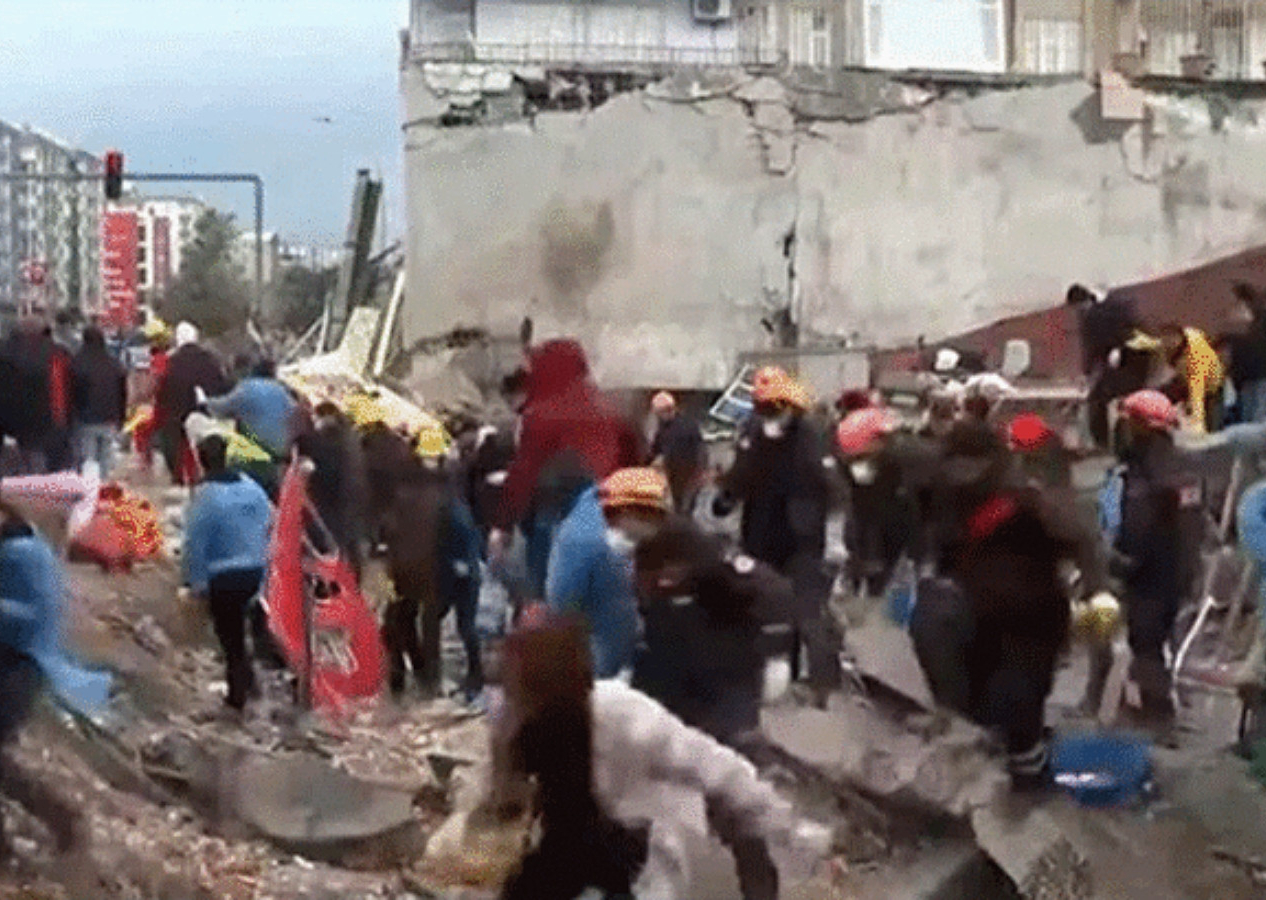 Deprem bölgesinde çok şiddetli bir sarsıntı daha meydana geldi! Yeni depremin büyüklüğü 7.6