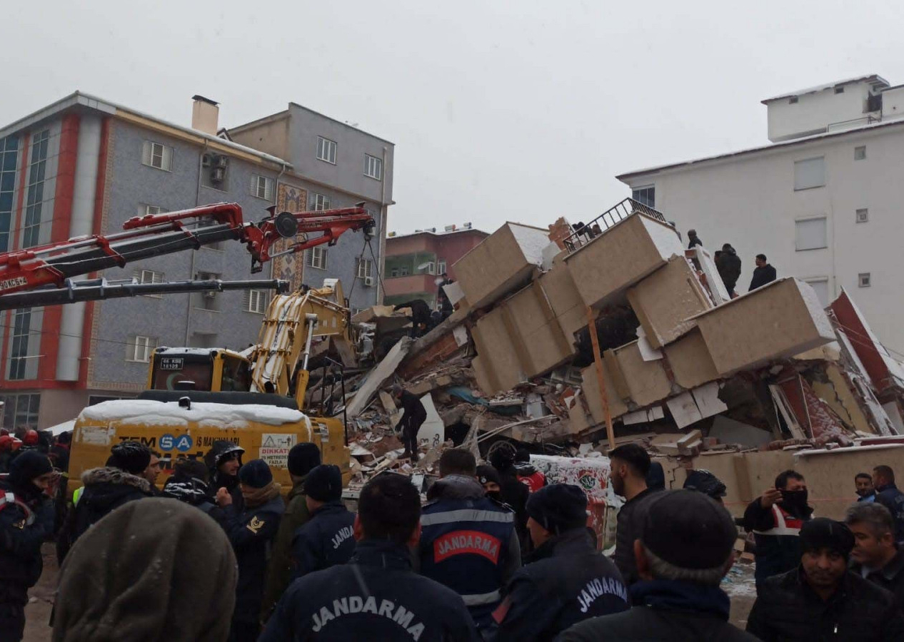 AFAD son durumu açıkladı: Can kaybı 1.498'e yükseldi!