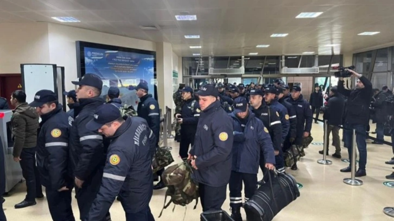 Azerbaycan'dan 400 kişilik arama kurtarma ekibi, afet bölgesine doğru yola çıktı