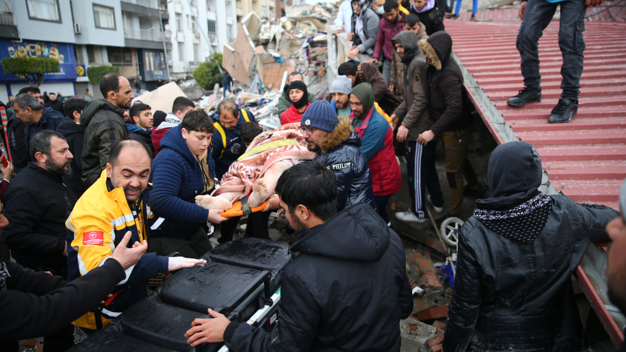 Hatay’da 2 bin 80 personel arama faaliyetlerine katılıyor