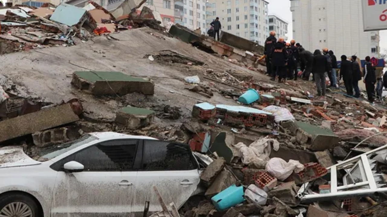 10 ili vuran depremde can kaybı 1.014'e yükseldi! AFAD Başkanı son durumu açıkladı...