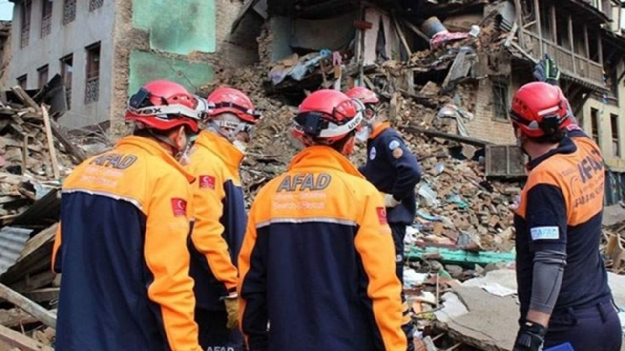 AFAD açıkladı: Deprem bölgelerinde 13 bin 740 arama kurtarma personeli görevlendirildi