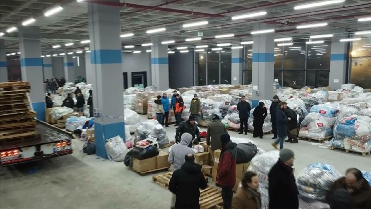 Yardım göndermek isteyenler dikkat: AFAD, deprem bölgesi için öncelikli ihtiyaç listesi paylaştı