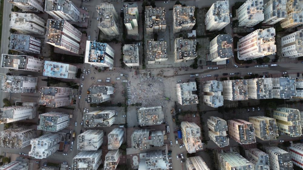 Adana'da arama kurtarma çalışmaları havadan işte böyle görüntülendi