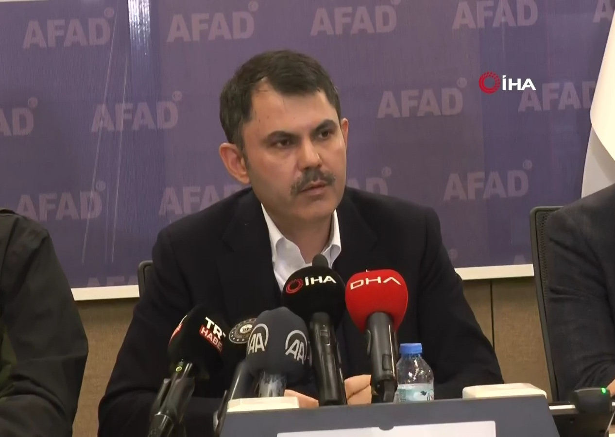 "Deprem 1000 km2'lik alanı etkiledi" diyen Bakan Kurum'dan hasarlı bina uyarısı: Sakın girmeyin!