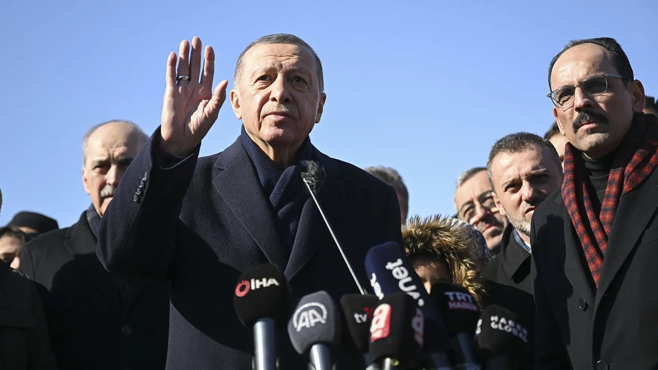 Cumhurbaşkanı Erdoğan, deprem bölgesinden duyurdu: her aileye 10 bin TL!