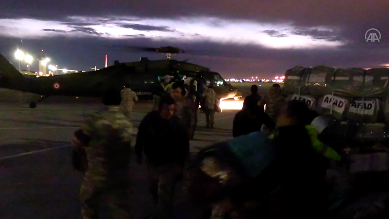 Yardım taşıyan helikopterler İncirlik’ten havalandı